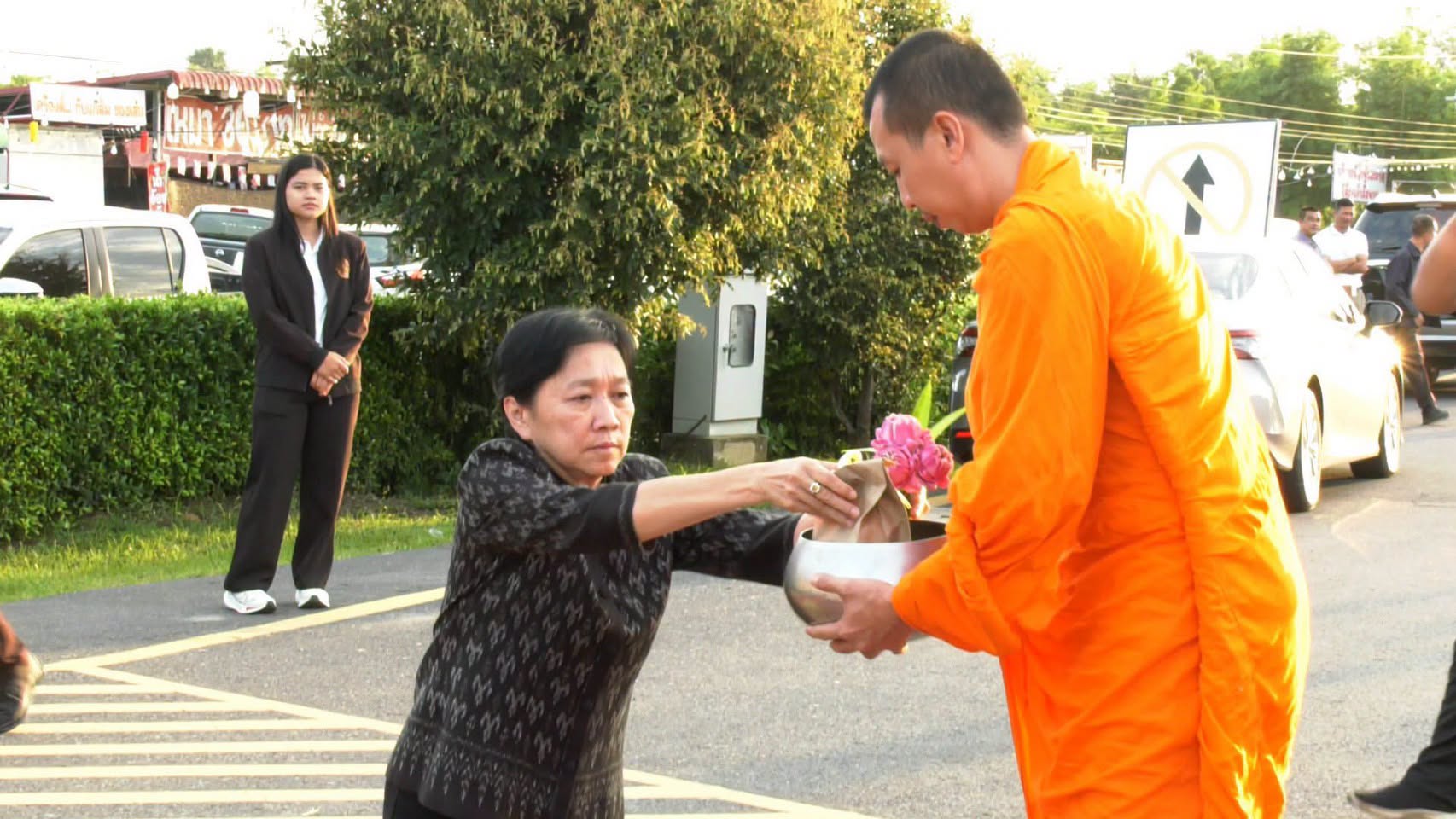 ไฟล์แนบ การประปาส่วนภูมิภาคสาขาพิจิตร ร่วมกิจกรรม “ปูเสื่อ นั่งสาด ตักบาตรรับอรุณ เสริมบุญที่บึงสีไฟ” ประจำเดือนกันยายน 2569