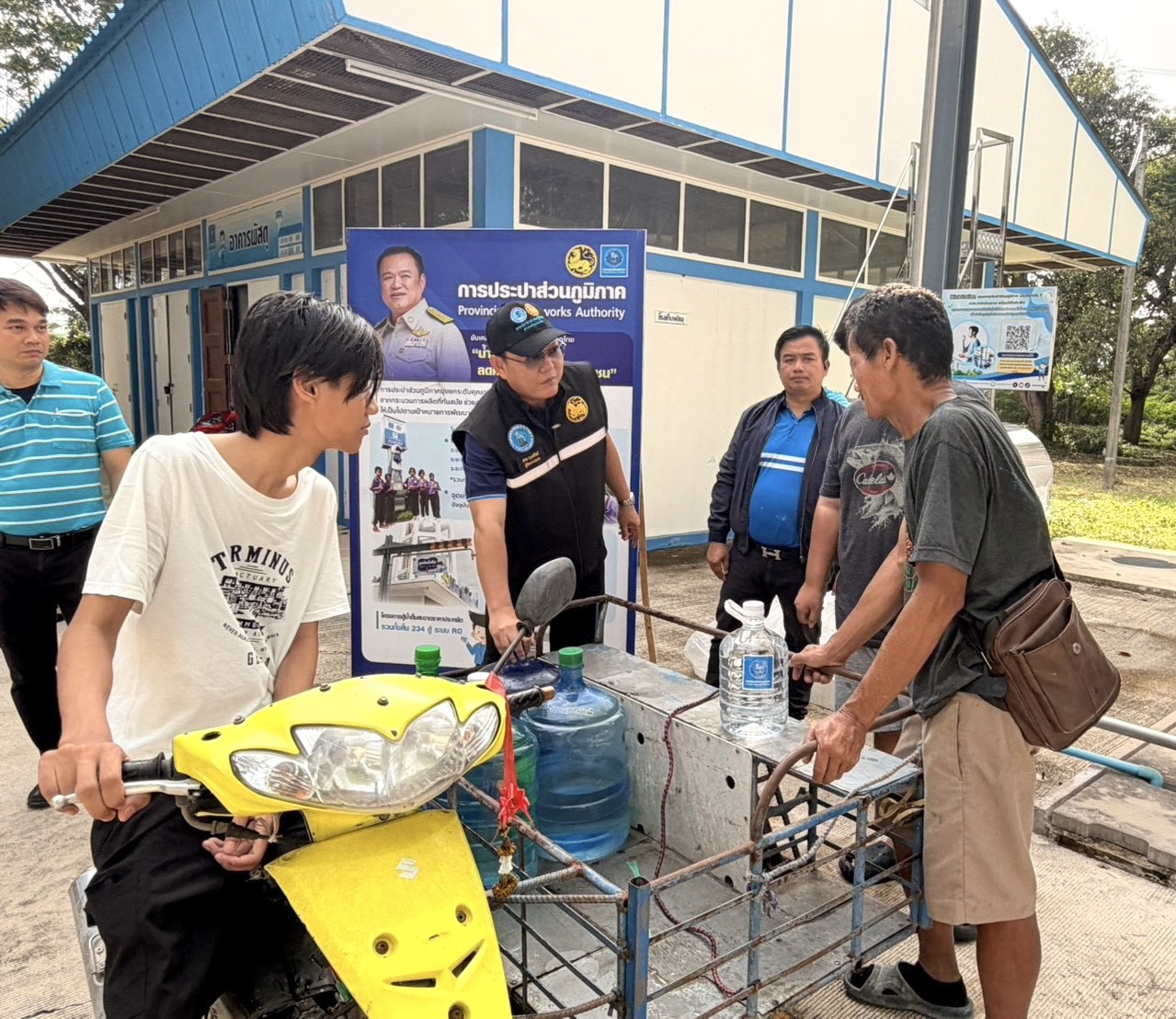 ไฟล์แนบ กปภ.สาขาบ้านฉาง เปิด "Mini Station" จุดบริการน้ำดื่มสะอาดช่วยเหลือผู้ประสบภัยน้ำท่วม จ.ระยอง (บริการ 24 ชม.)