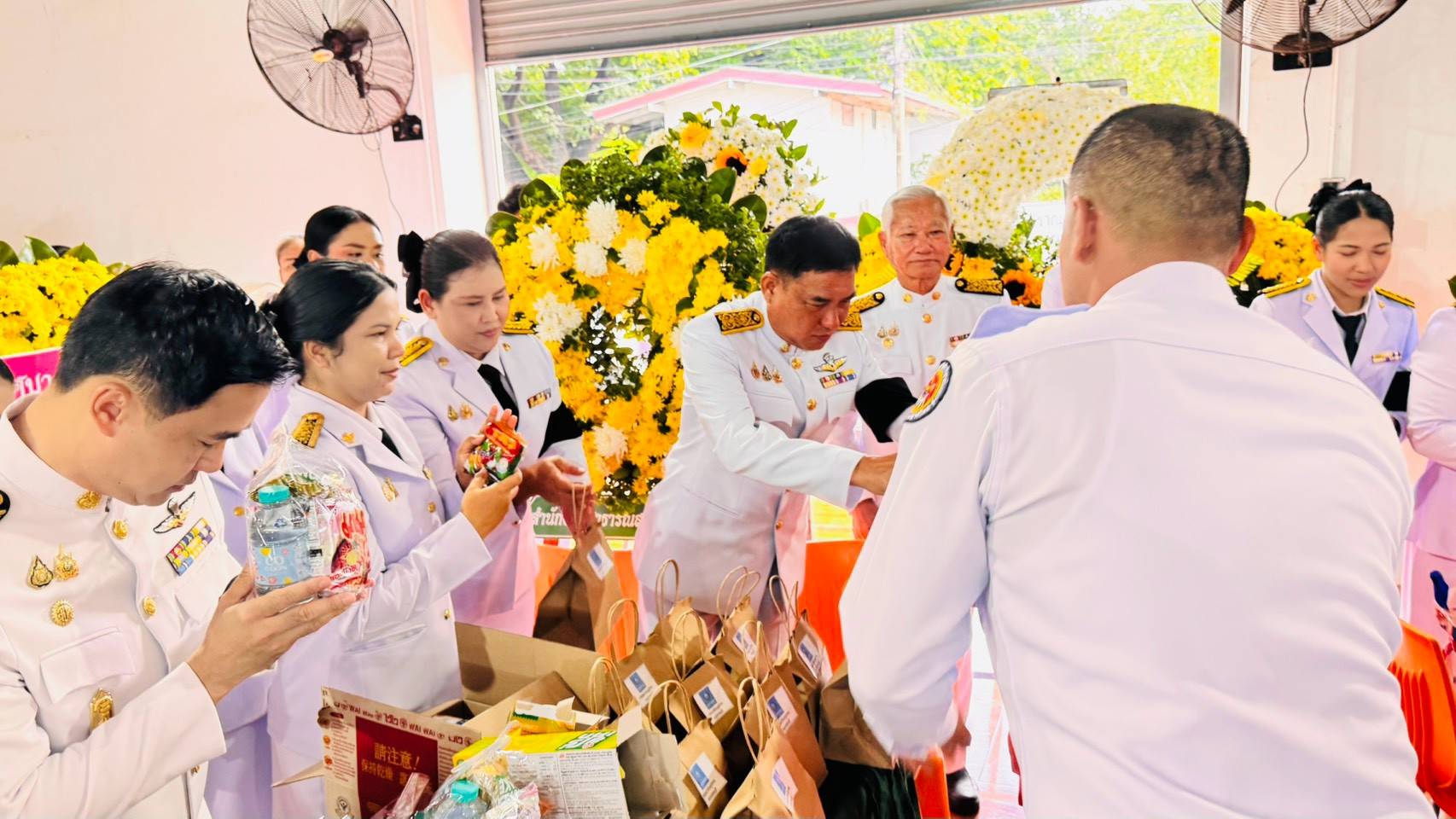 ไฟล์แนบ การประปาส่วนภูมิภาคสาขาปราณบุรี ร่วมพิธีวางพวงมาลา เนื่องในวันคล้ายวันสวรรคต 13 ตุลาคม ของพระบาทสมเด็จพระบรมชนกาธิเบศ มหาภูมิพลอดุลเดชมหาราช บรมนาถบพิตร