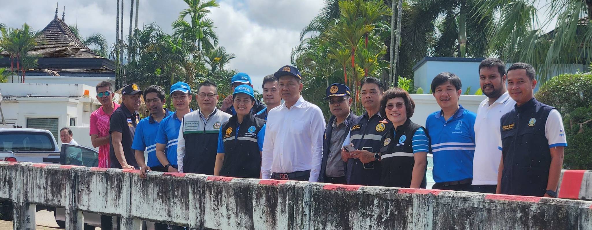 ไฟล์แนบ กปภ.สาขาภูเก็ต จับมือจังหวัดลงพื้นที่เชิงรุก เตรียมติดตั้งเครื่องผลิตน้ำประปาเคลื่อนที่ เพิ่มน้ำต้นทุนบริการประชาชน