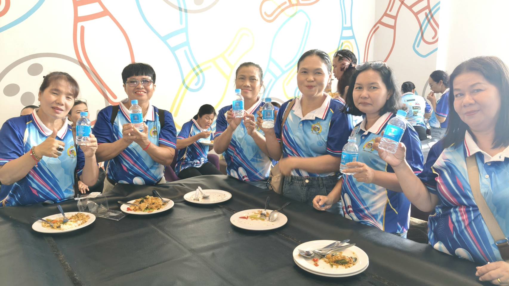 ไฟล์แนบ กปภ.สาขาพัทยา (พ) ร่วมสนับสนุนน้ำดื่ม กปภ. แก่คณะกรรมการพัฒนาสัตรีอำเภอบางละมุงจัดกิจกรรมโบลิ่งการกุศล