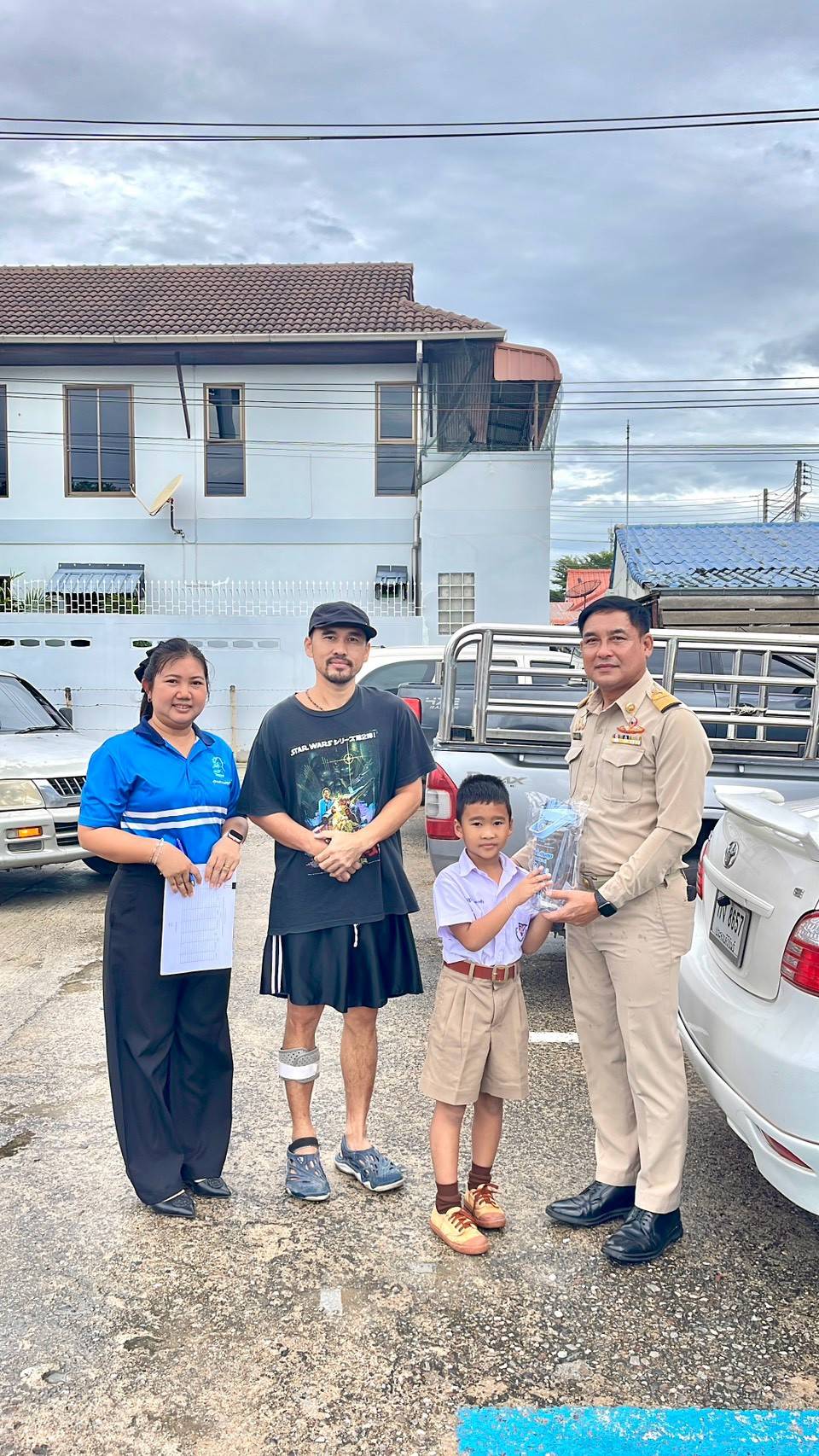 ไฟล์แนบ 💧 กปภ.สาขาปราณบุรี สานต่อกิจกรรม “แจกขวด เติมสุข ทุกครอบครัว” ส่งเสริมการใช้ทรัพยากรอย่างคุ้มค่าและรักษ์สิ่งแวดล้อม