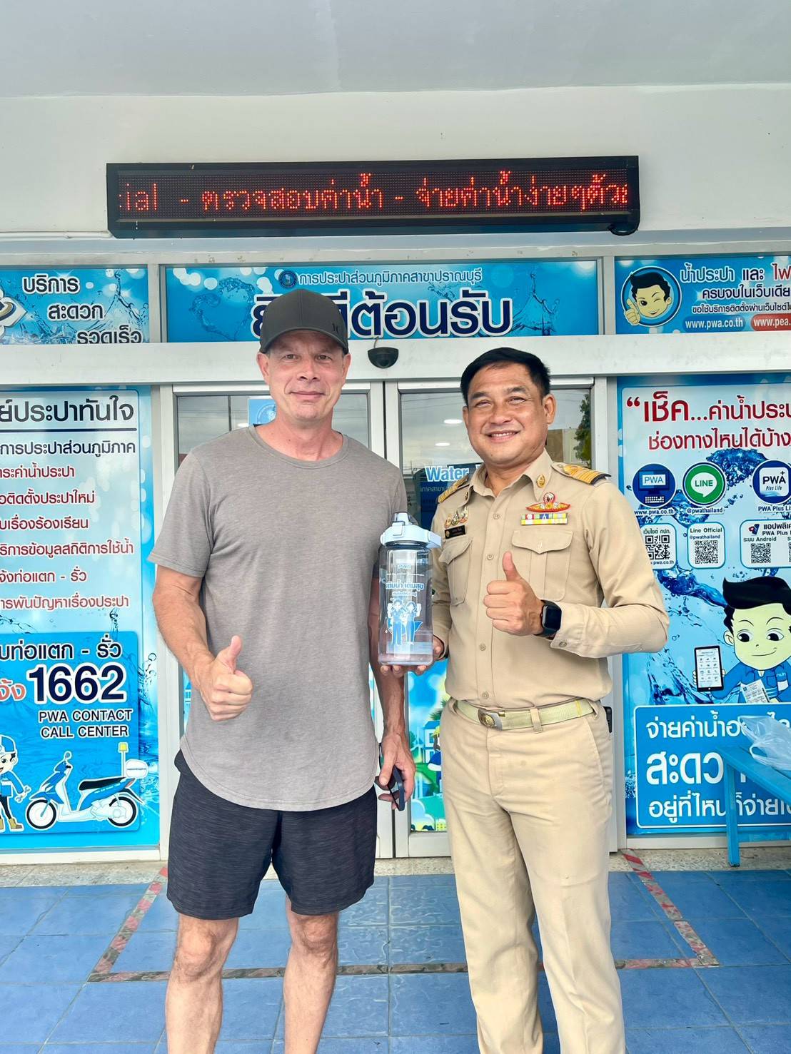 ไฟล์แนบ 💧 กปภ.สาขาปราณบุรี สานต่อกิจกรรม “แจกขวด เติมสุข ทุกครอบครัว” ส่งเสริมการใช้ทรัพยากรอย่างคุ้มค่าและรักษ์สิ่งแวดล้อม